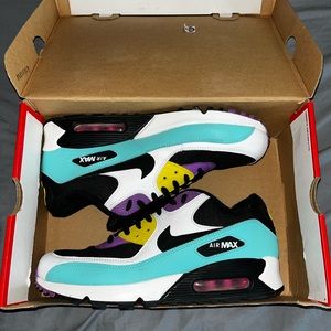 Men’s 10.5 Nike Air Max 90 Essential